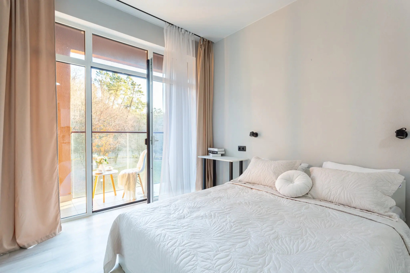 Квартира с Балконом и Видом на Лесопарк Аллея 114