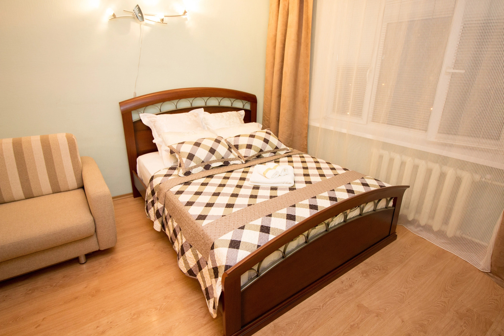 Апартаменты на Ельнинской 13