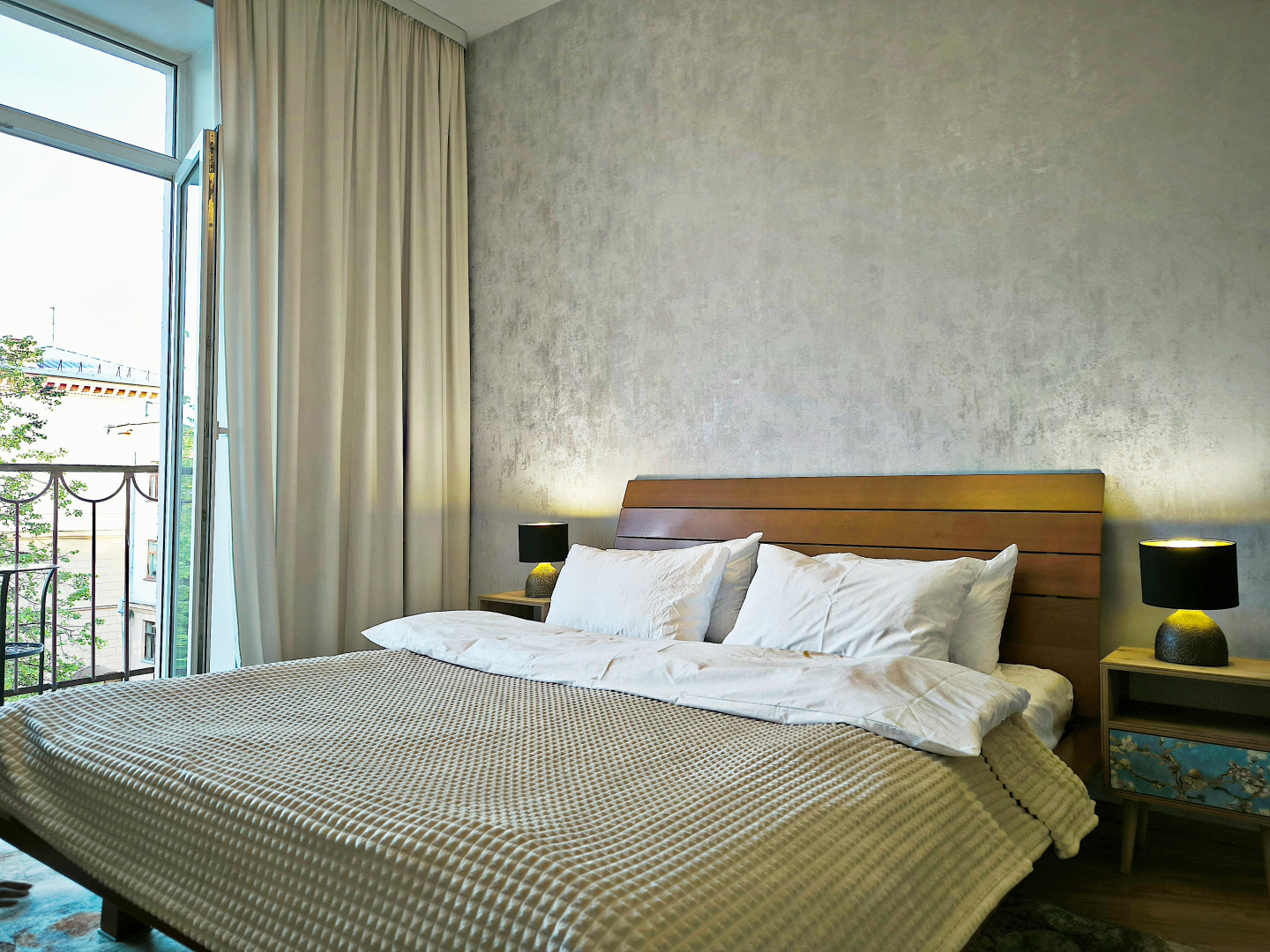 Апартаменты Центр Легендарный Дом под Шпилем | Огромная Трёшка