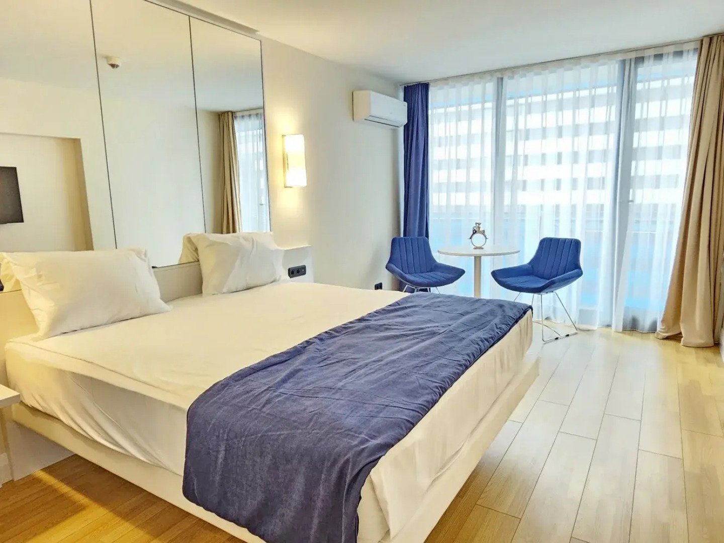 Apartments BA04 Homerent @ Orbi City D1