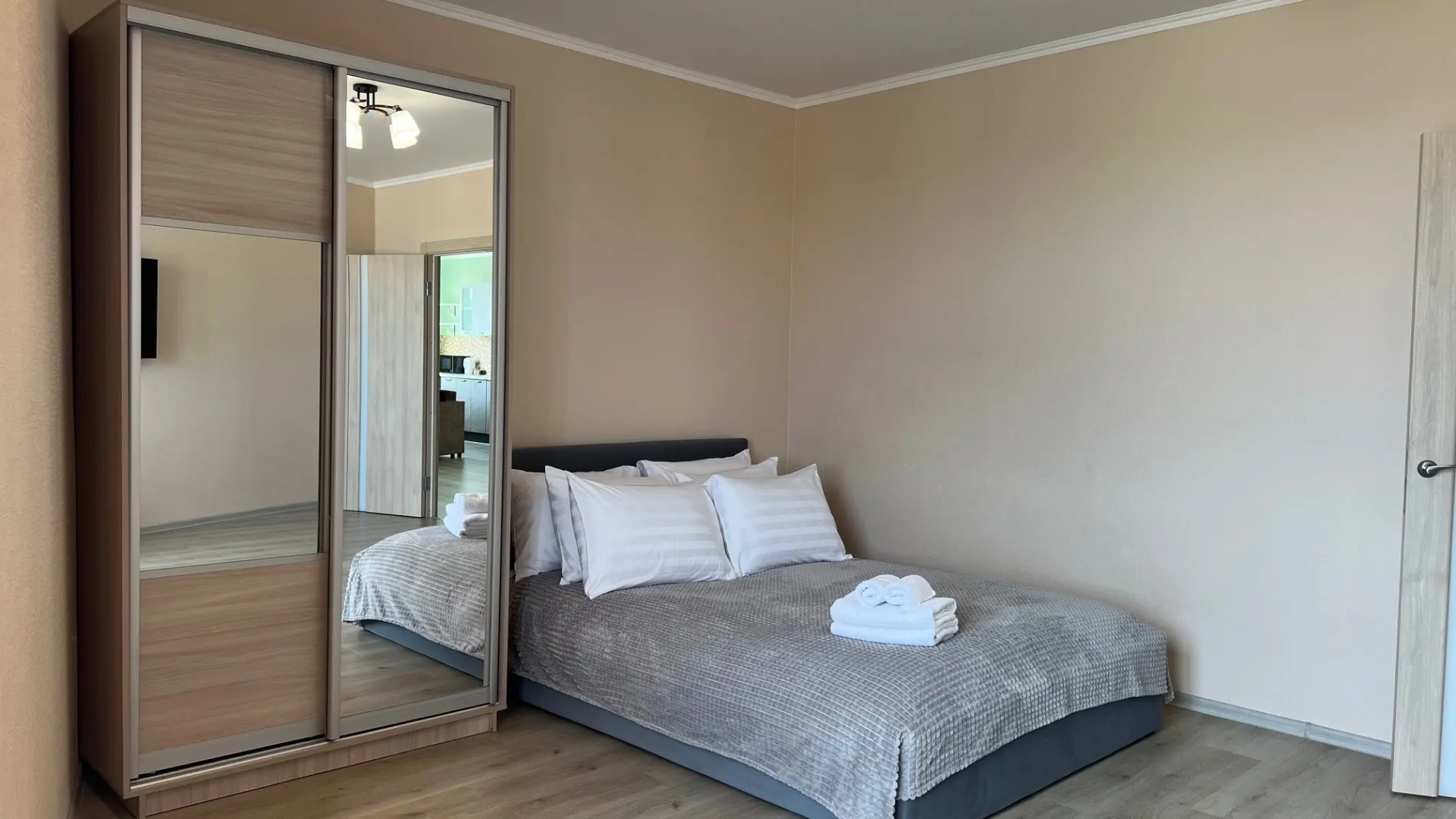 Апартаменты на Краснофлотской с видом на замок