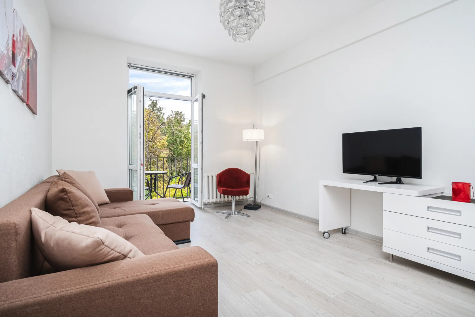 Апартаменты с видом на Октябрьской Площади