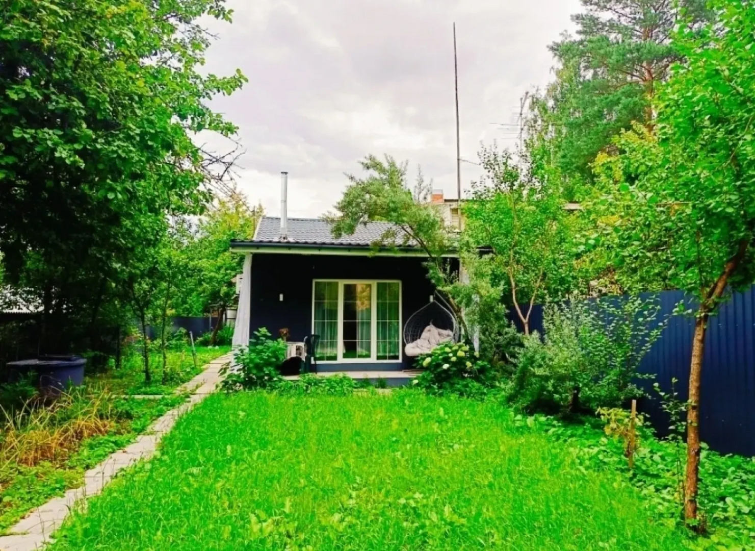 Частный дом рядом с лесом и озером