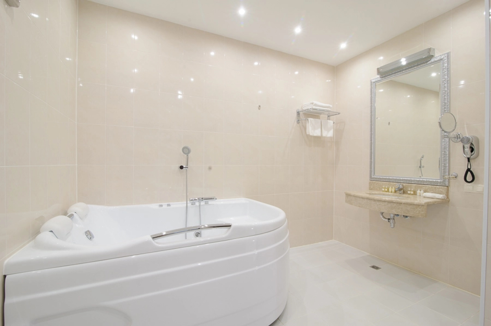7 Avenue Hotel & SPA