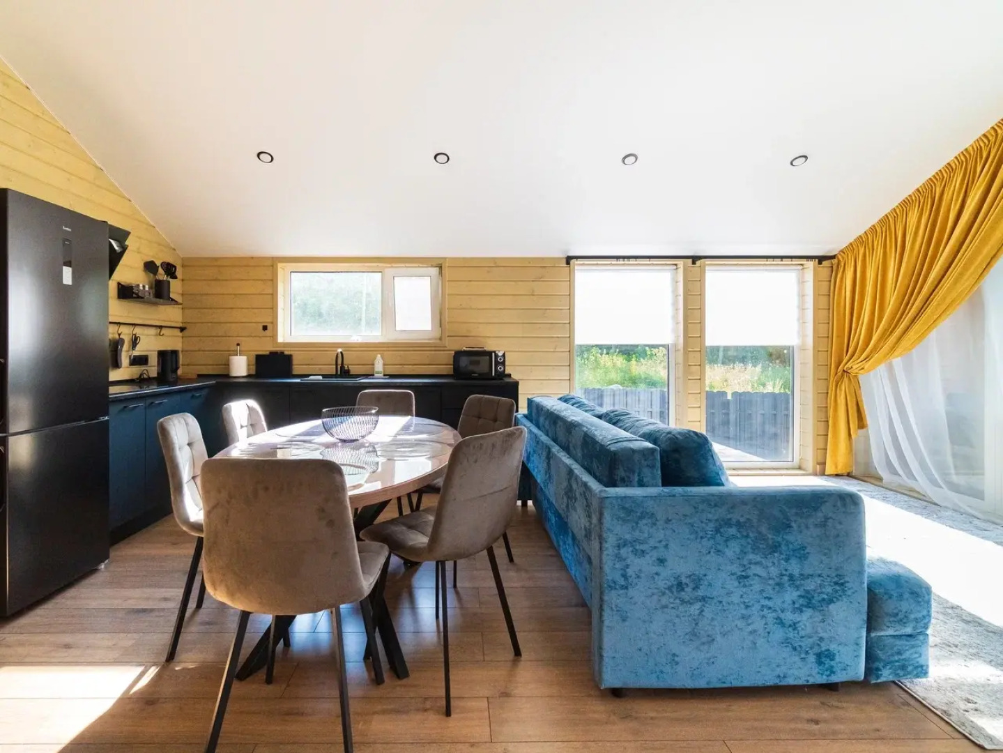 Гостевой дом для 8 Гостей на Берегу Красного Озера