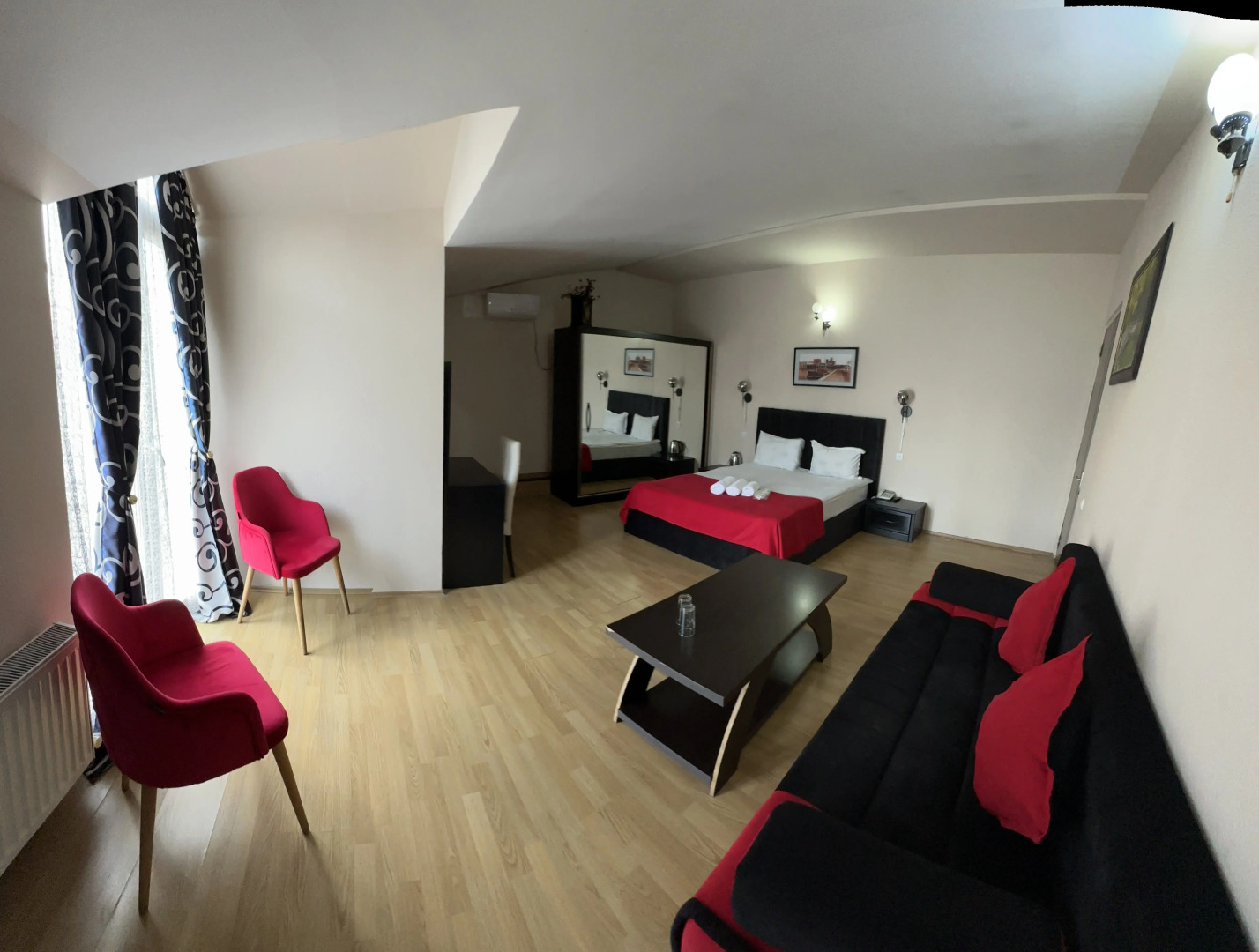 Отель Qeroli old town