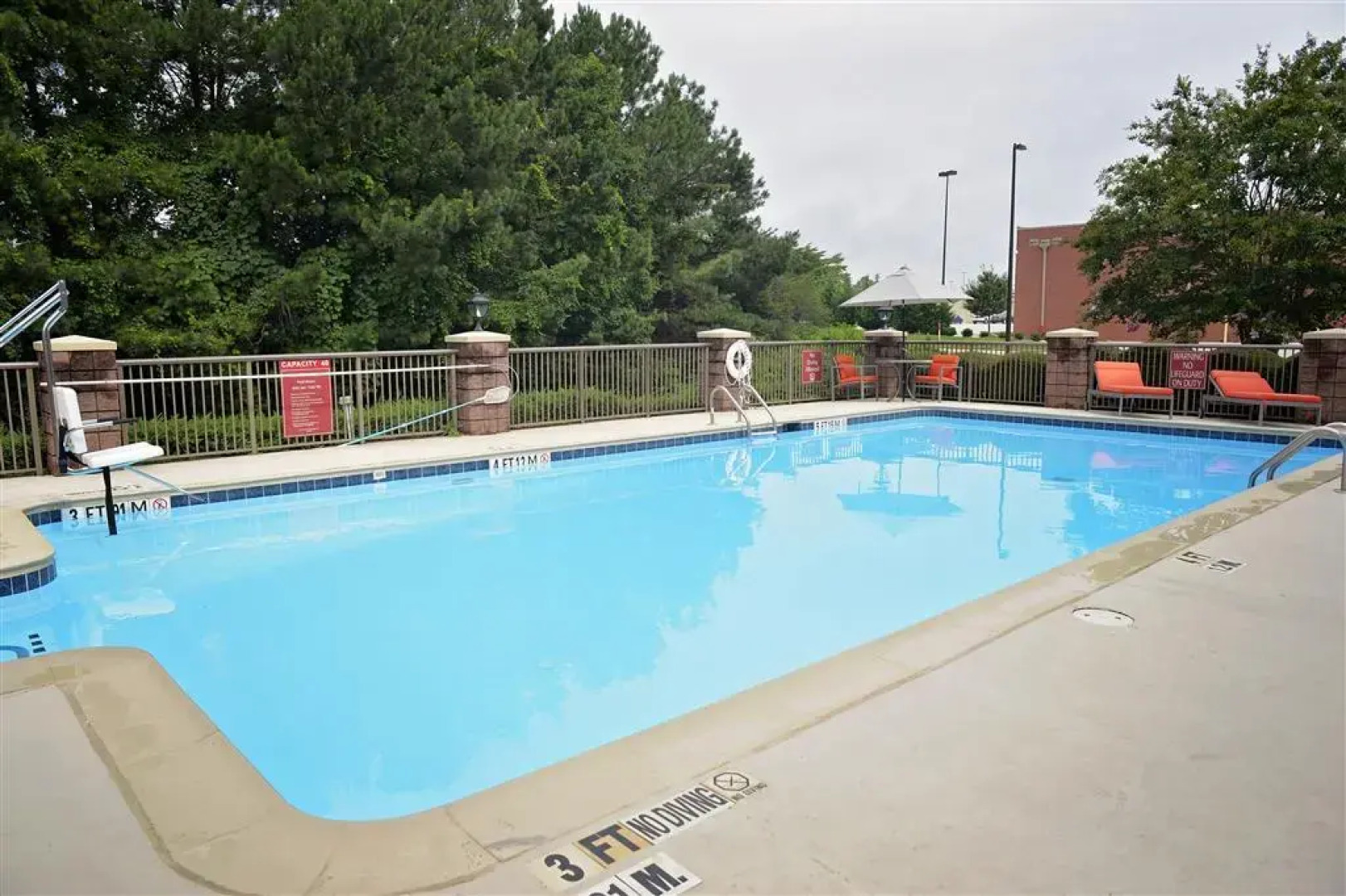 Отель Comfort Inn & Suites