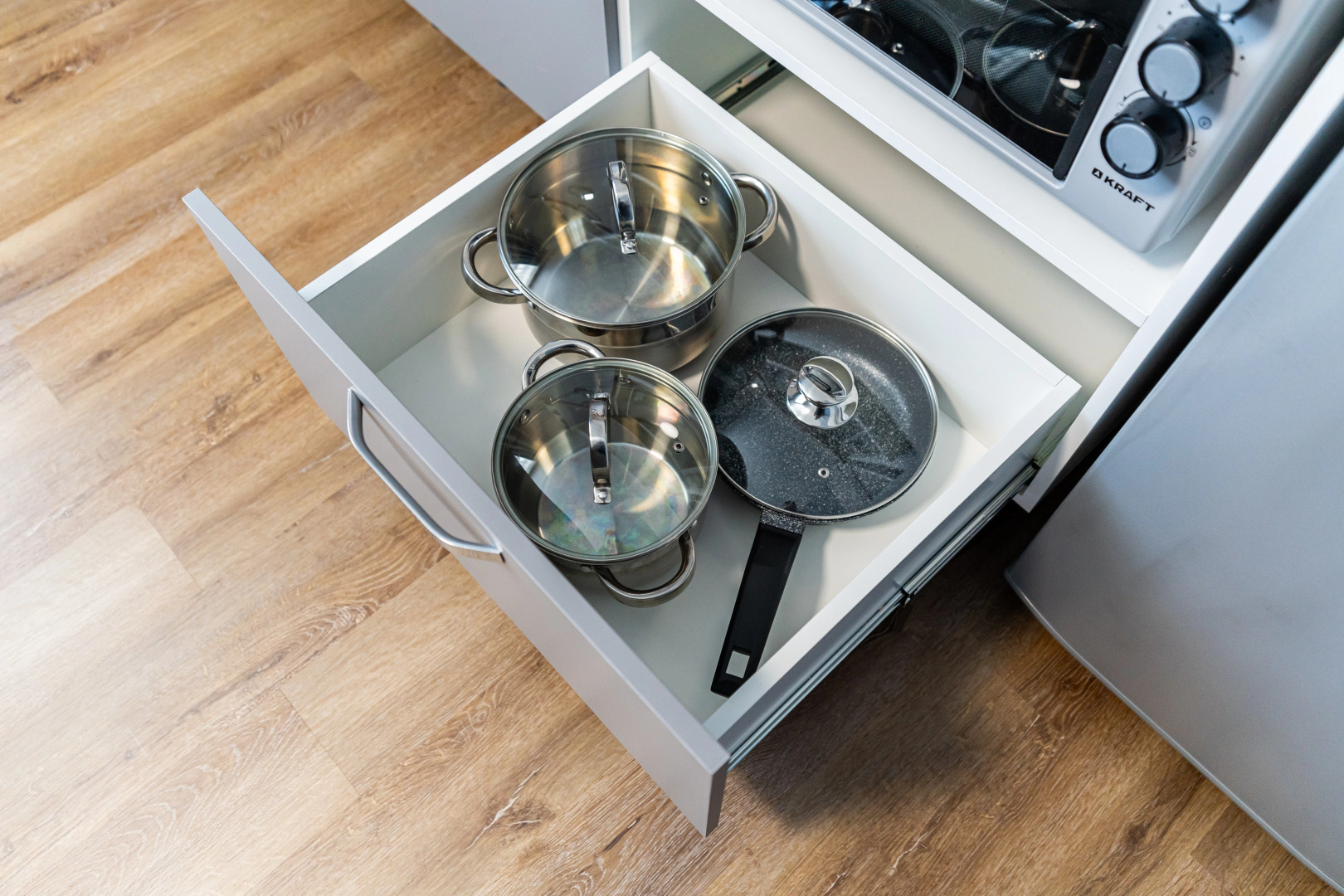 Апартаменты в Нoвоpоccийcкe c Дизaйнерcким Рeмoнтoм 1