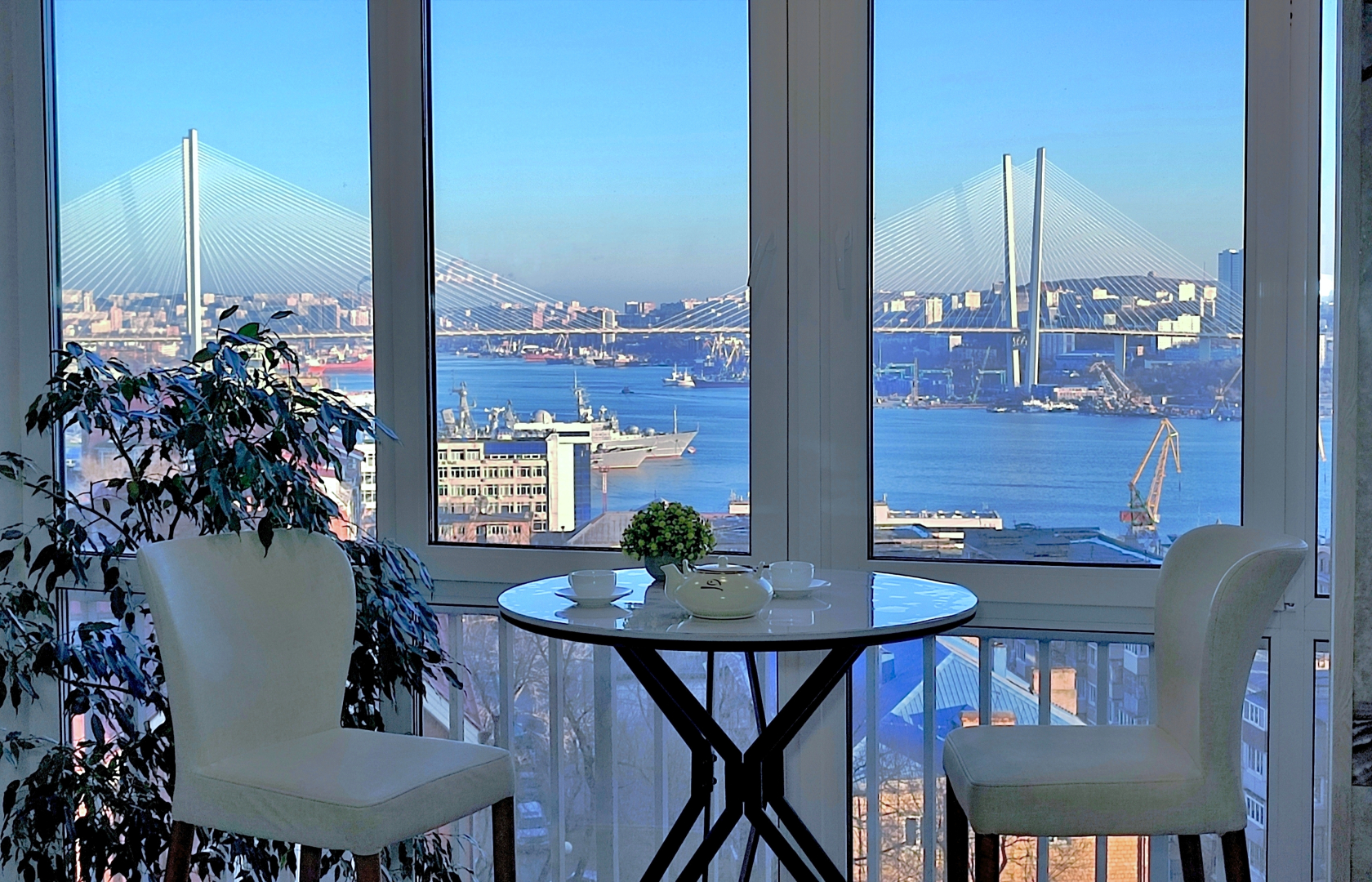 Апартаменты Шикарные В центре с видом на Золотой мост и Русский мост