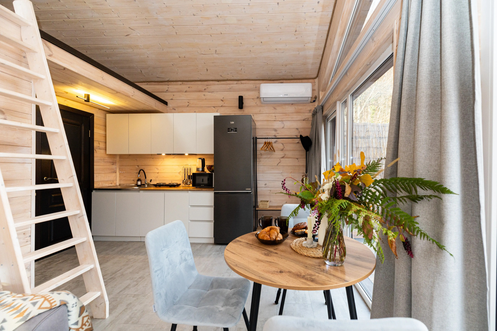 Частный дом Домик в лесу