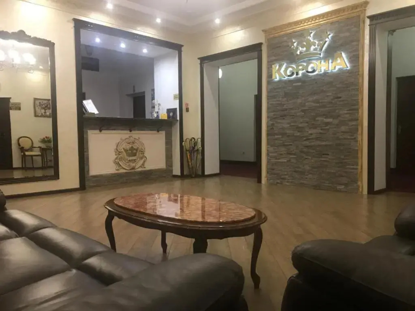 Отель Корона