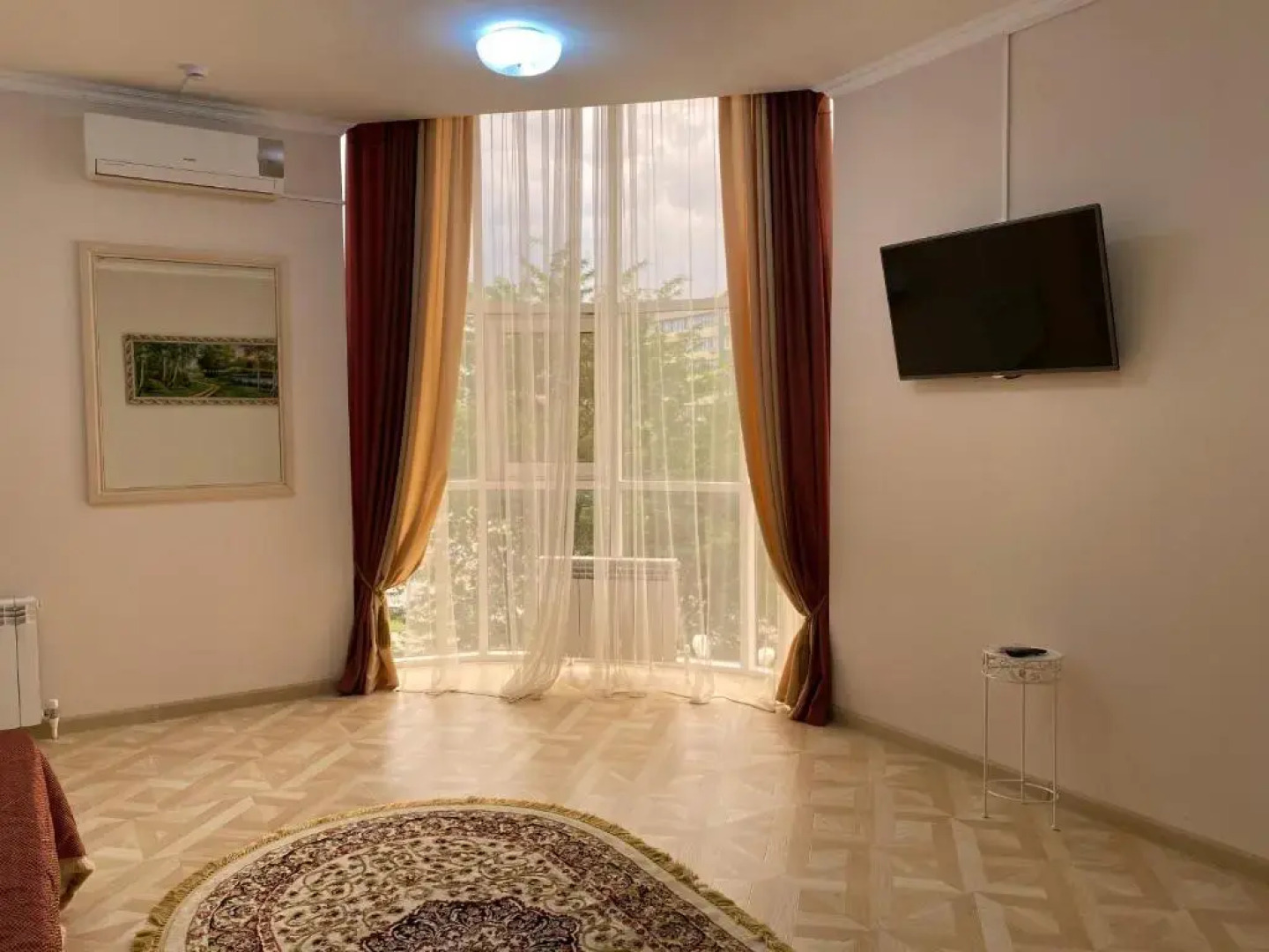 Отель Continent