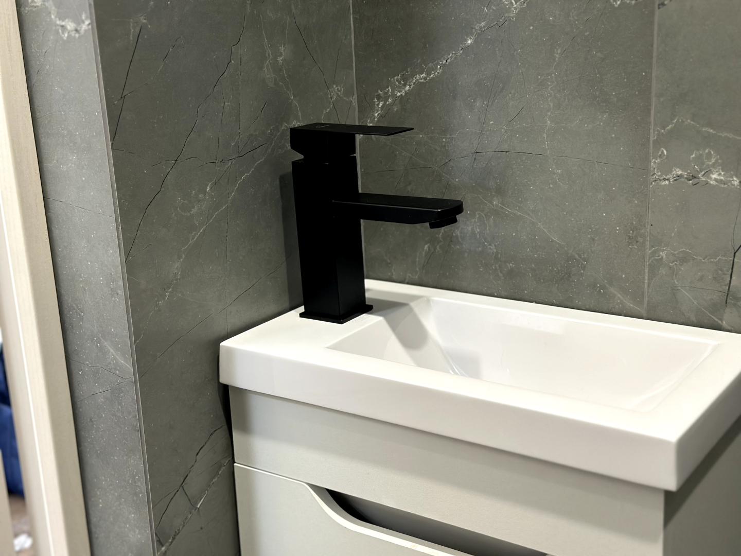 Аппартаменты "Эленика" двухкомнатная квартира в Махачкале с видом на озеро и мечеть