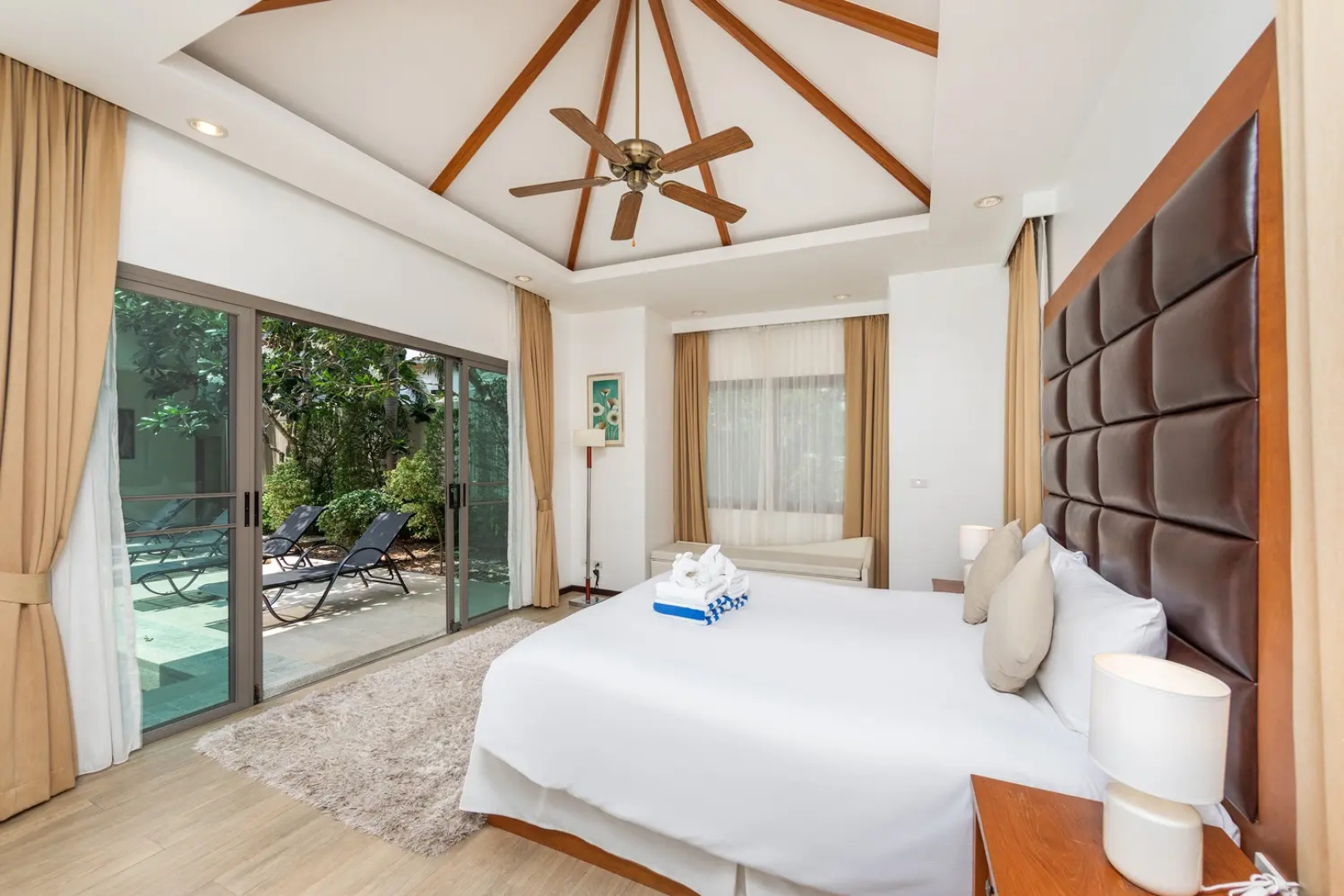 Вилла Nai Harn Pool Villa Bond