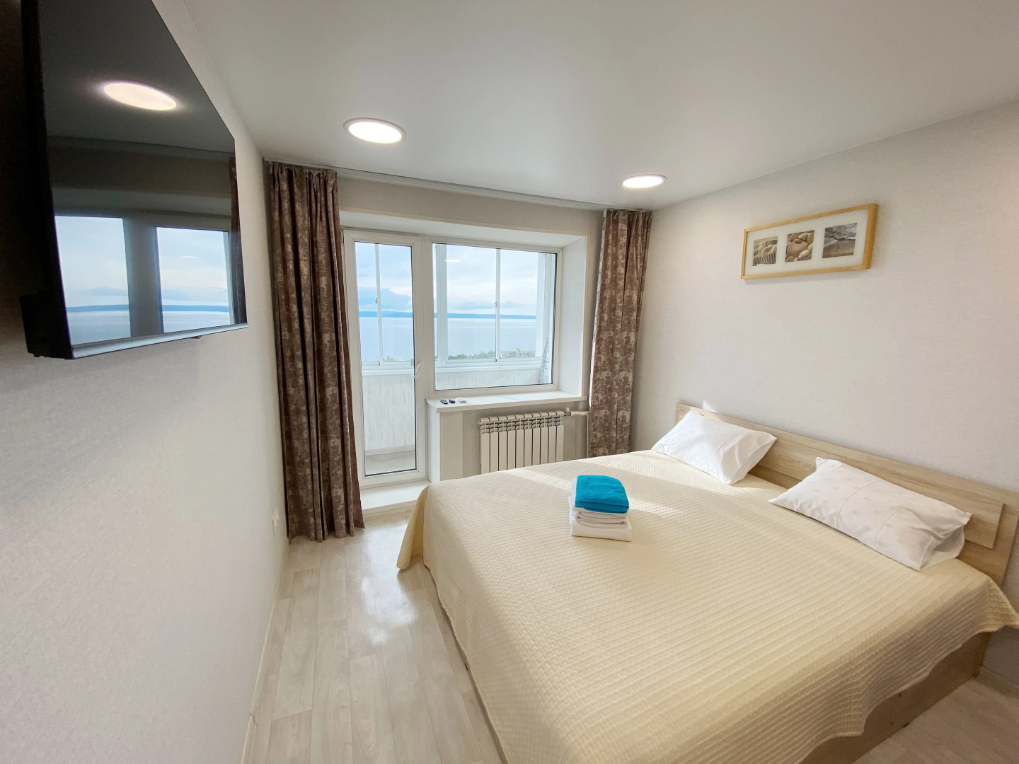 Апартаменты на проспекте 100летия 46а с видом на море