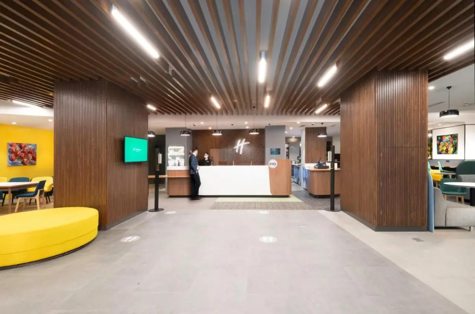 Отель Holiday Inn Yerevan Republic Square, an IHG Hotel