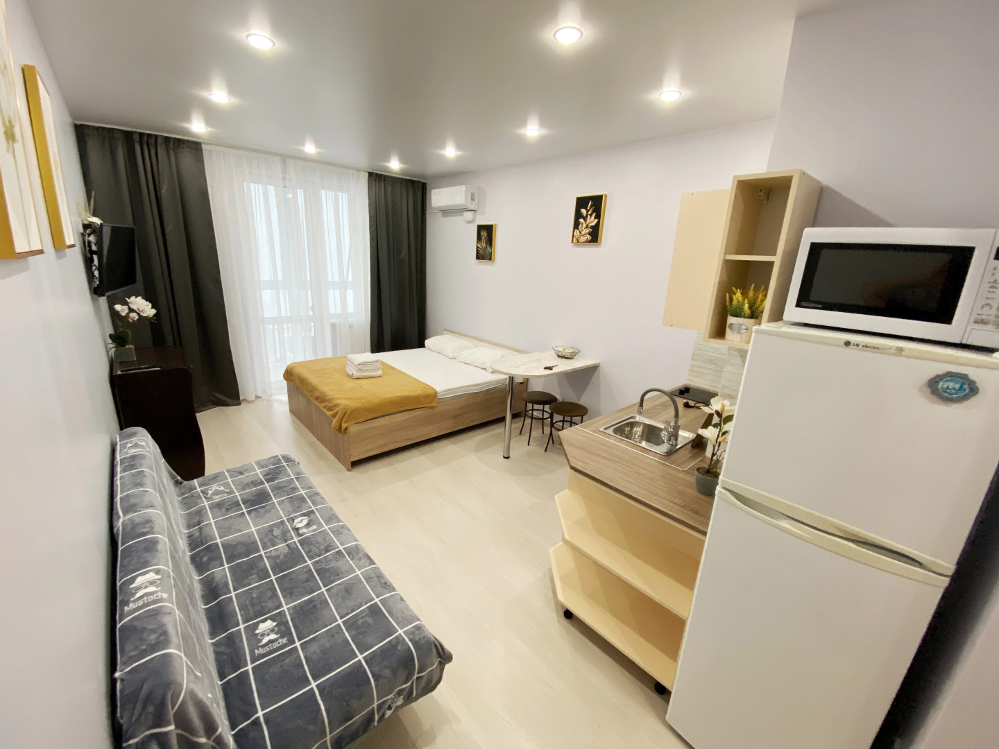 Апартаменты студия на Зеленом бульваре 19 на 24 этаже