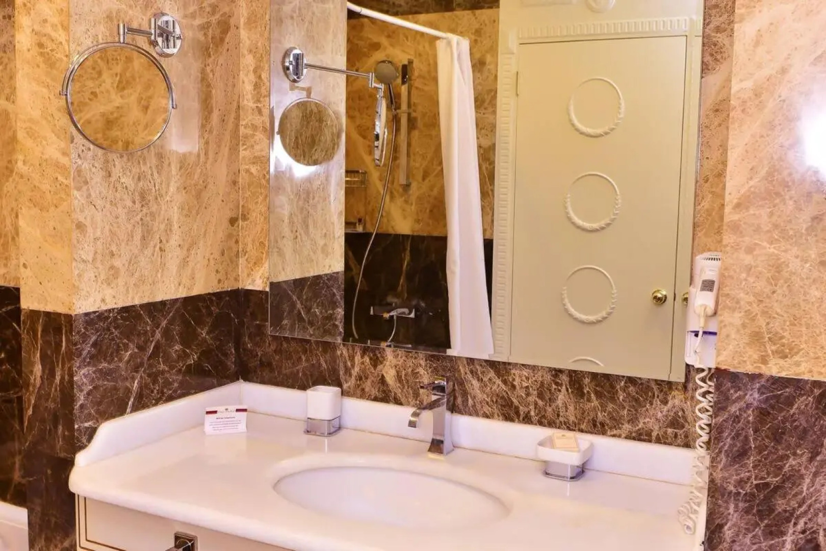 Отель Lake Palace 