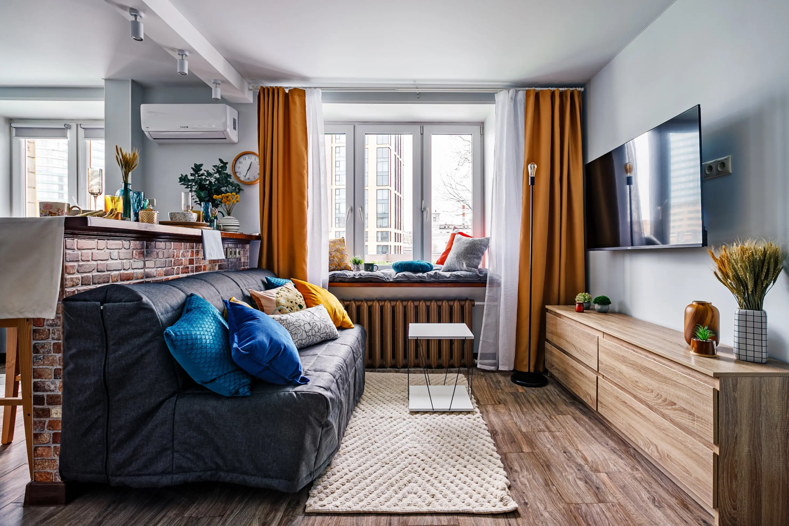Апартаменты Butyrsky Cozy with Terrace, Parking and King-size Bed