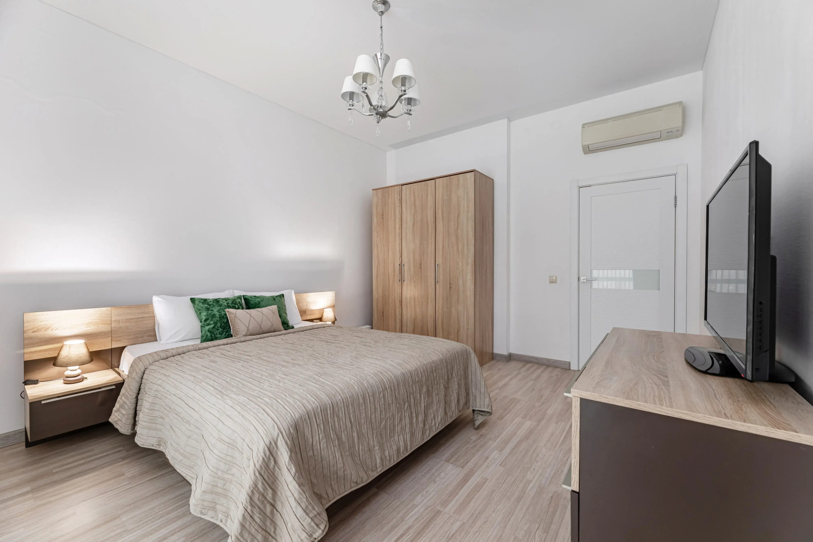 Апартаменты Сибирские номера Улучшенные - стиль и комфорт в историческом центре города