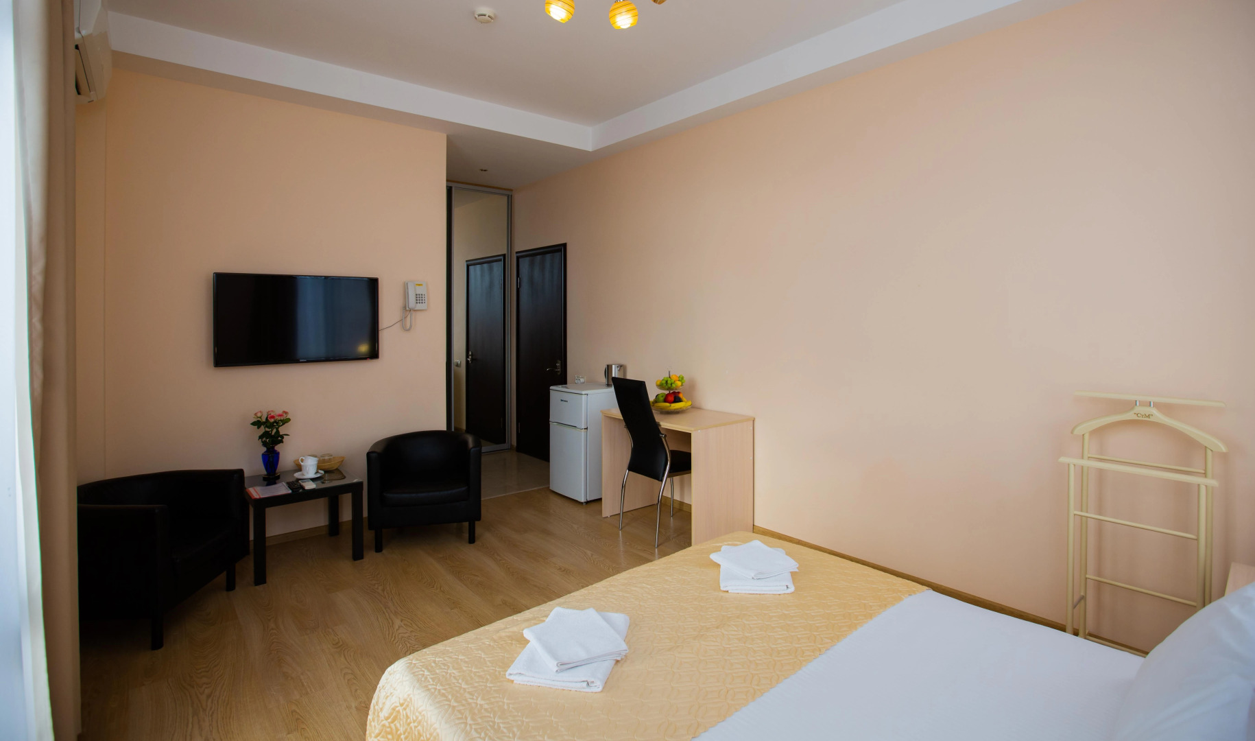 Отель София