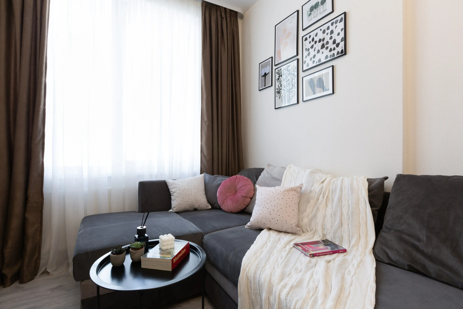 Апартаменты Life Apartments на 10 этаже ЖК Спутник