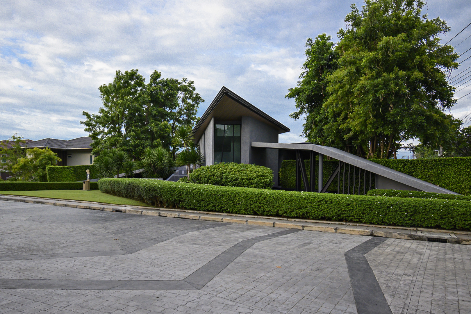 4 BR Saransiri Villa 2#l Pool Gym Garage Netflix	