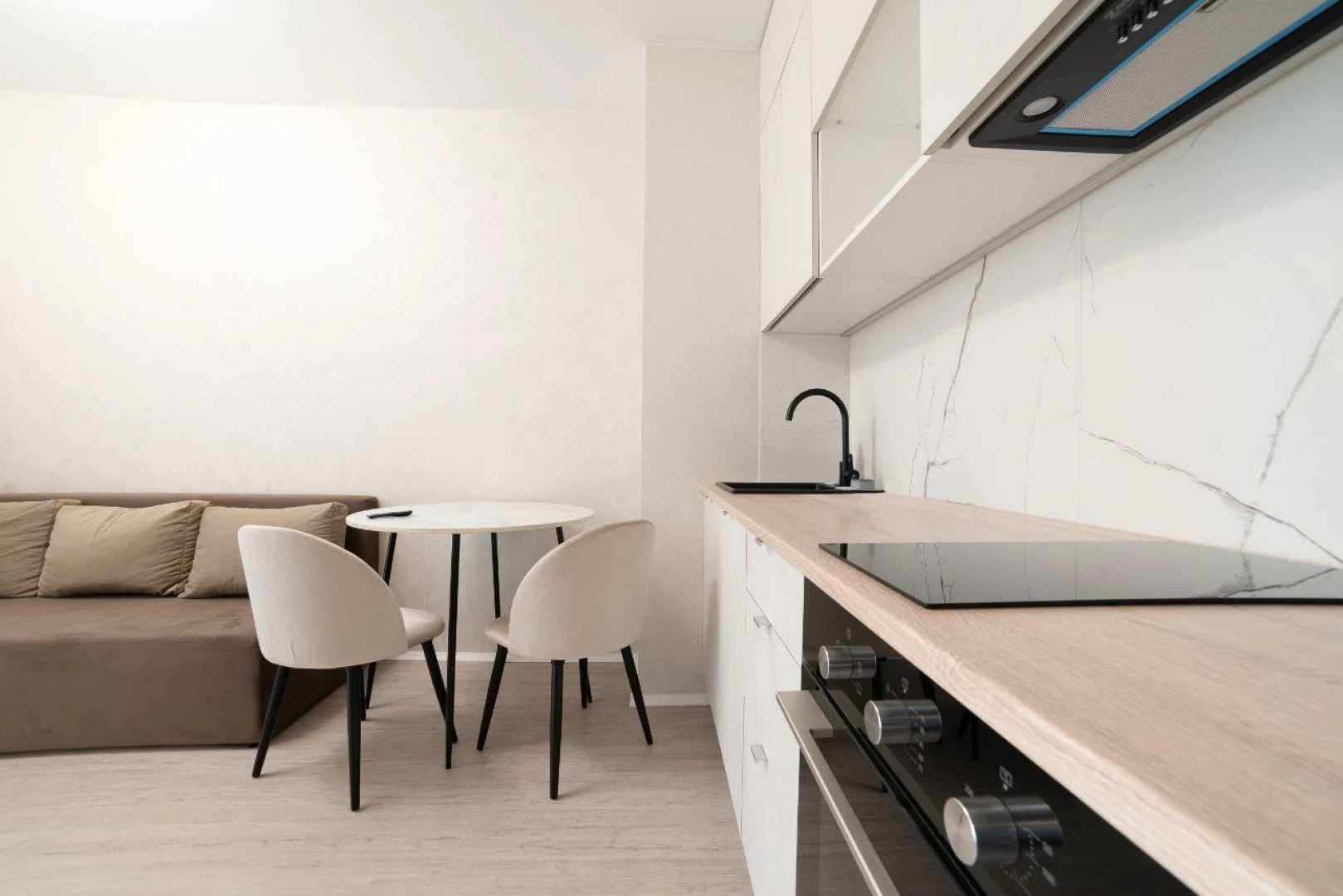 Апартаменты BelaTravel по адресу Братская, 11