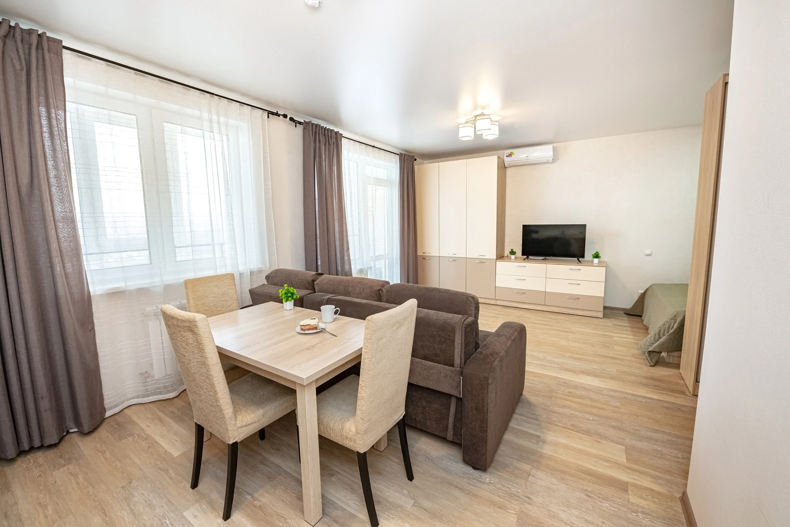 Апартаменты TopHouse на Можжевеловой 18, 103