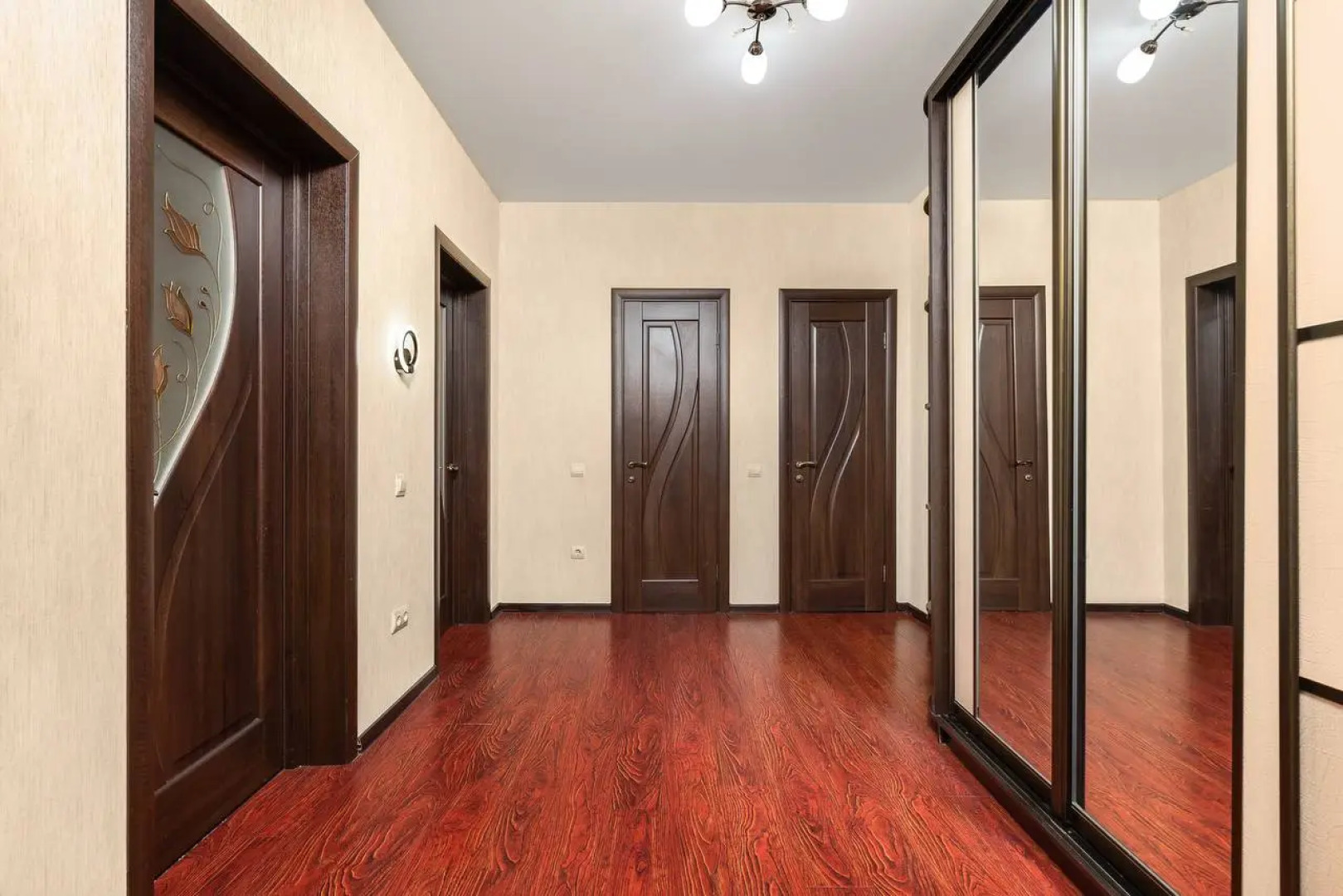 Апартаменты на 8 этаже на Восточно Кругликовской