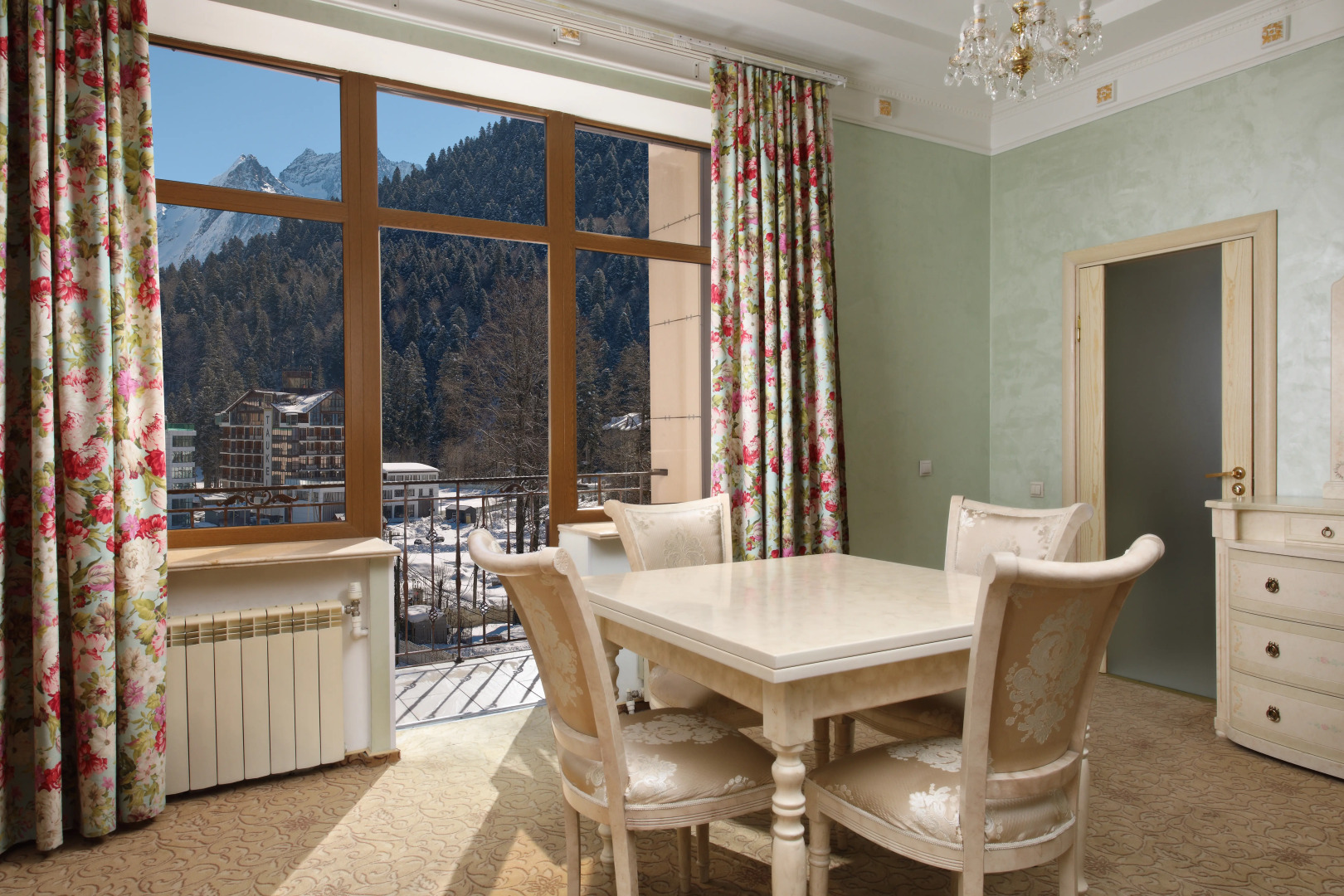 Домбай Пэлас