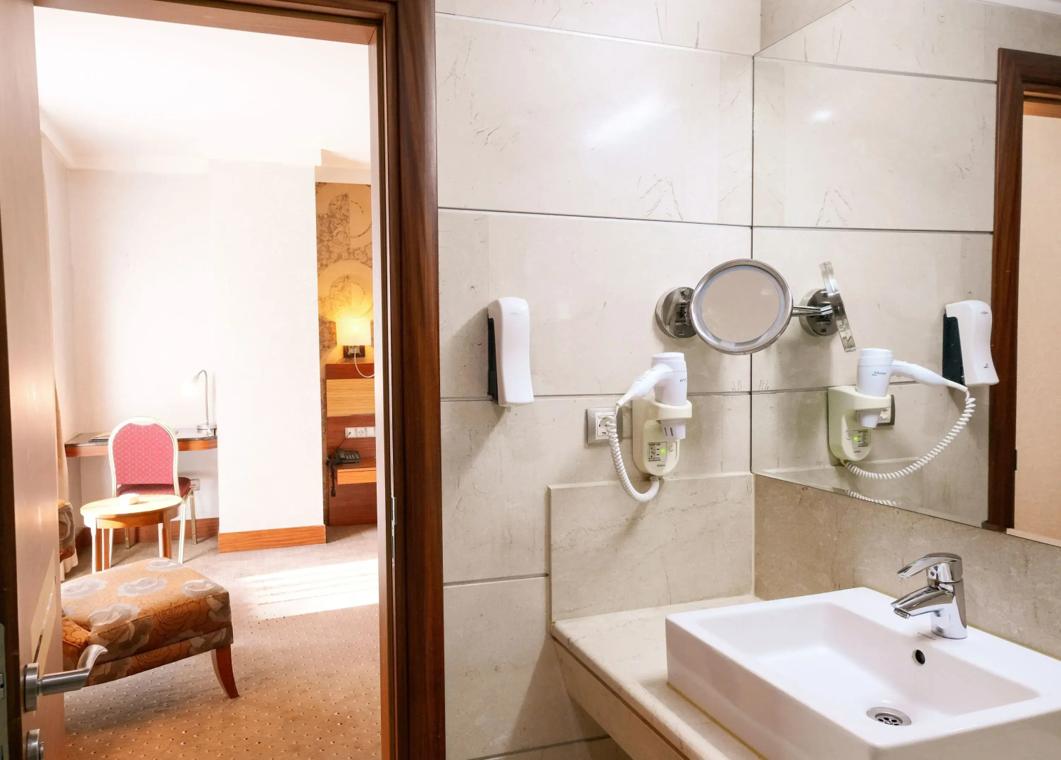 Armis Hotel