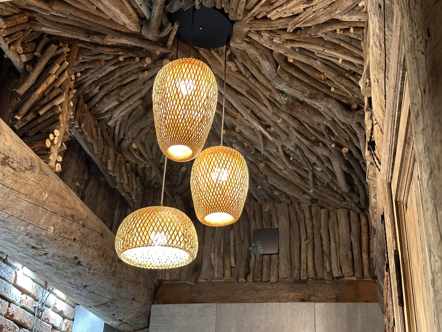 Частный дом гнѣздо с камином и двумя спальнями