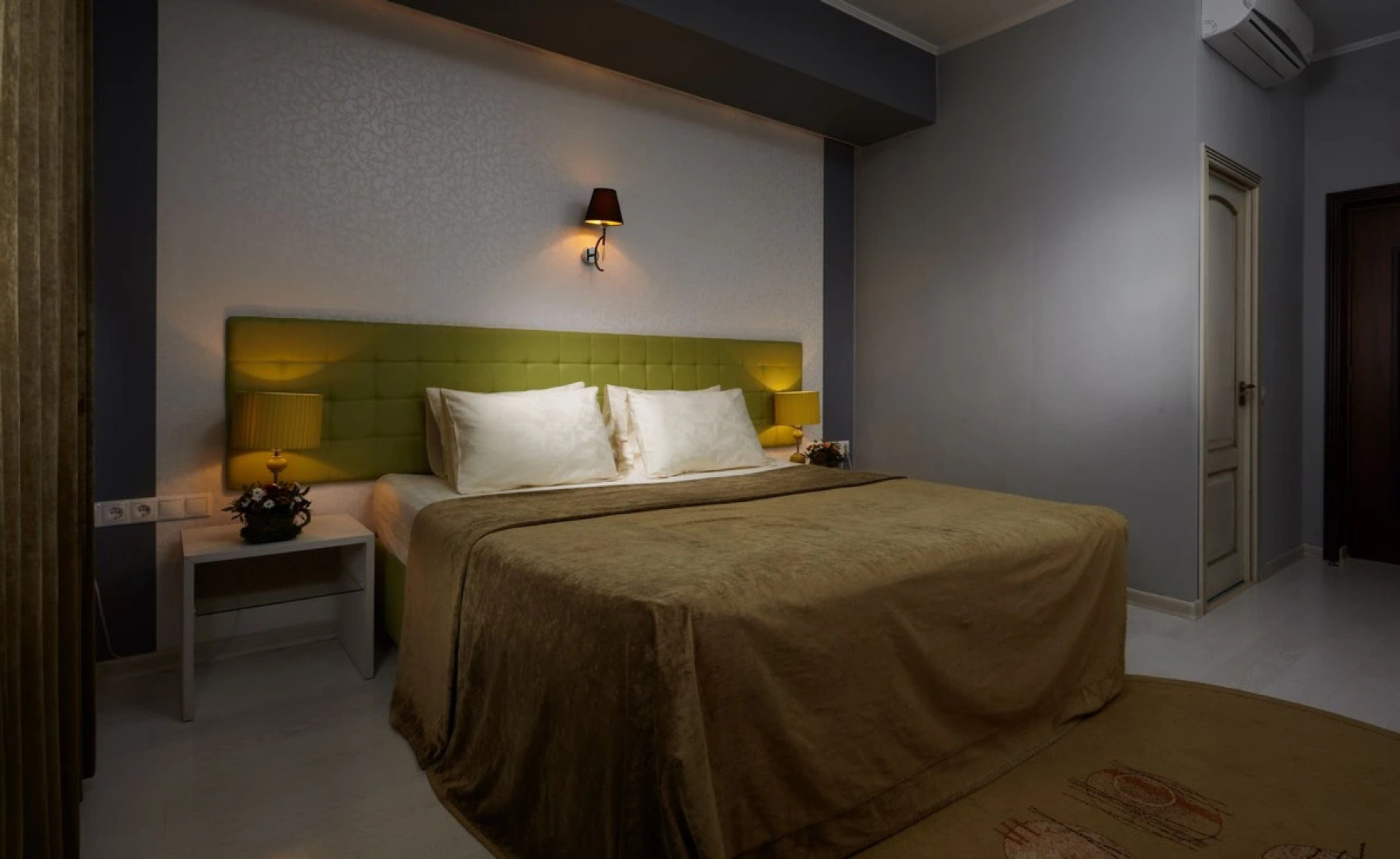 Отель Клевер