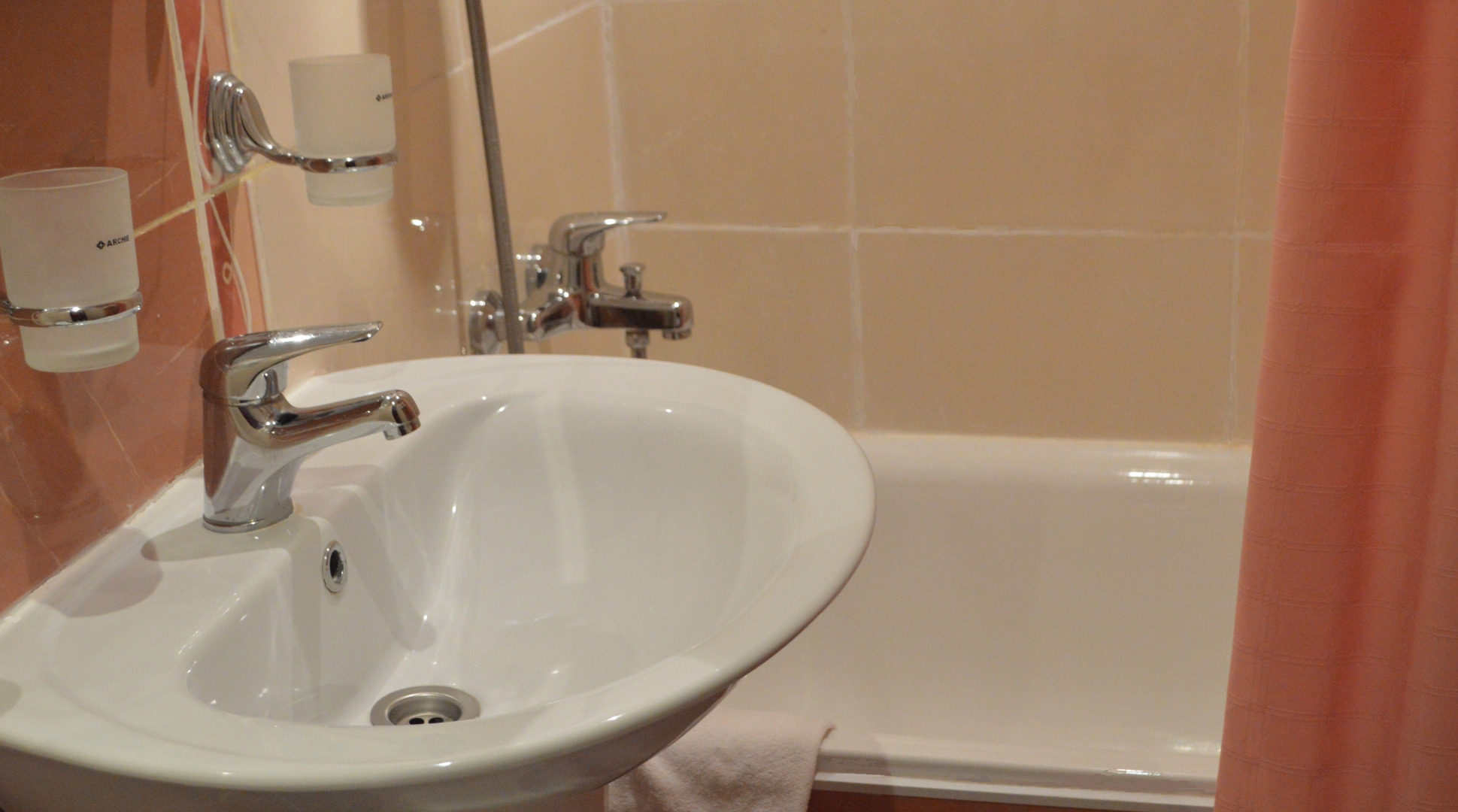 Отель Моника