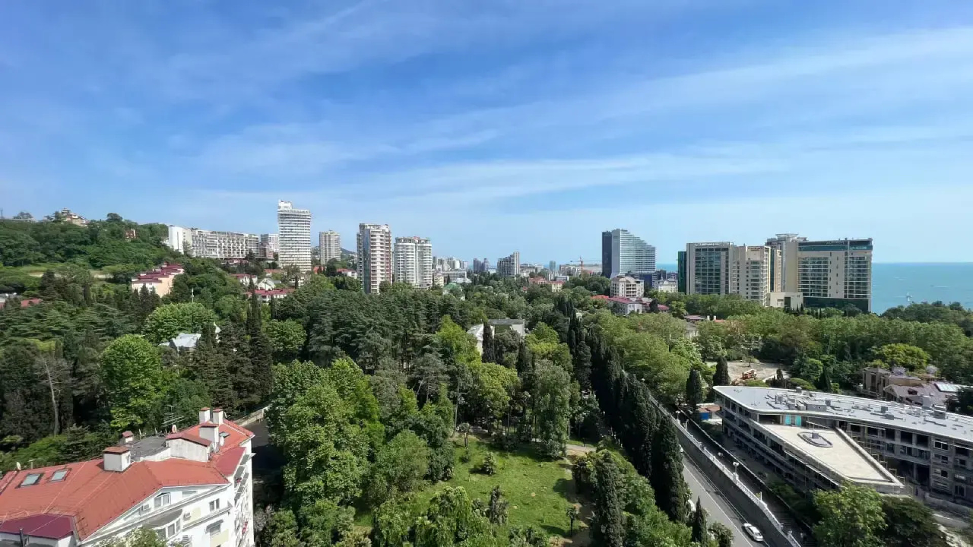 Апартаменты просторные в топовой локации Сочи у Морпорта