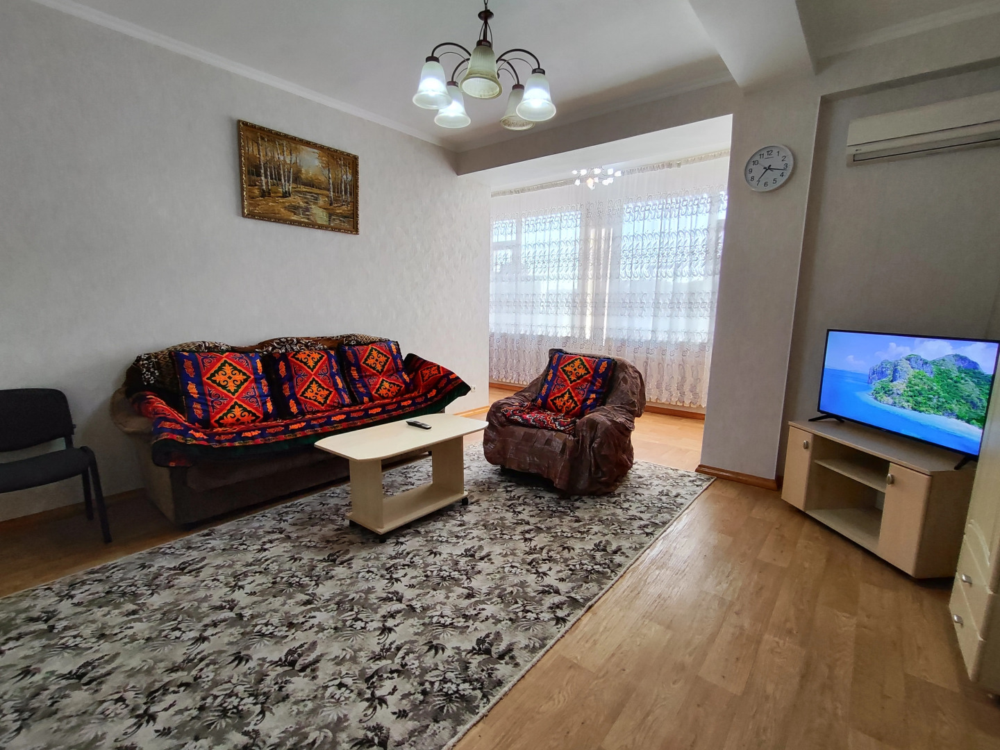 Апартаменты просторные двухкомнатные в центре Бишкека