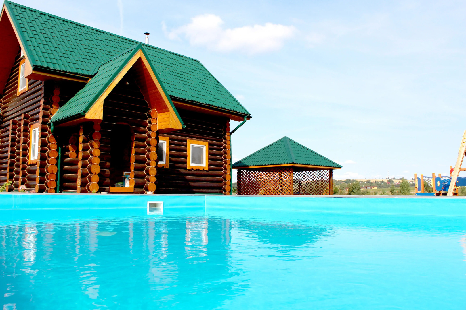 Частный дом коттедж с пятью комфортабельными спальнями