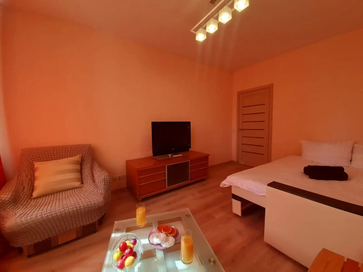 Апартаменты 1-комнатные с балконом на двенадцатом этаже