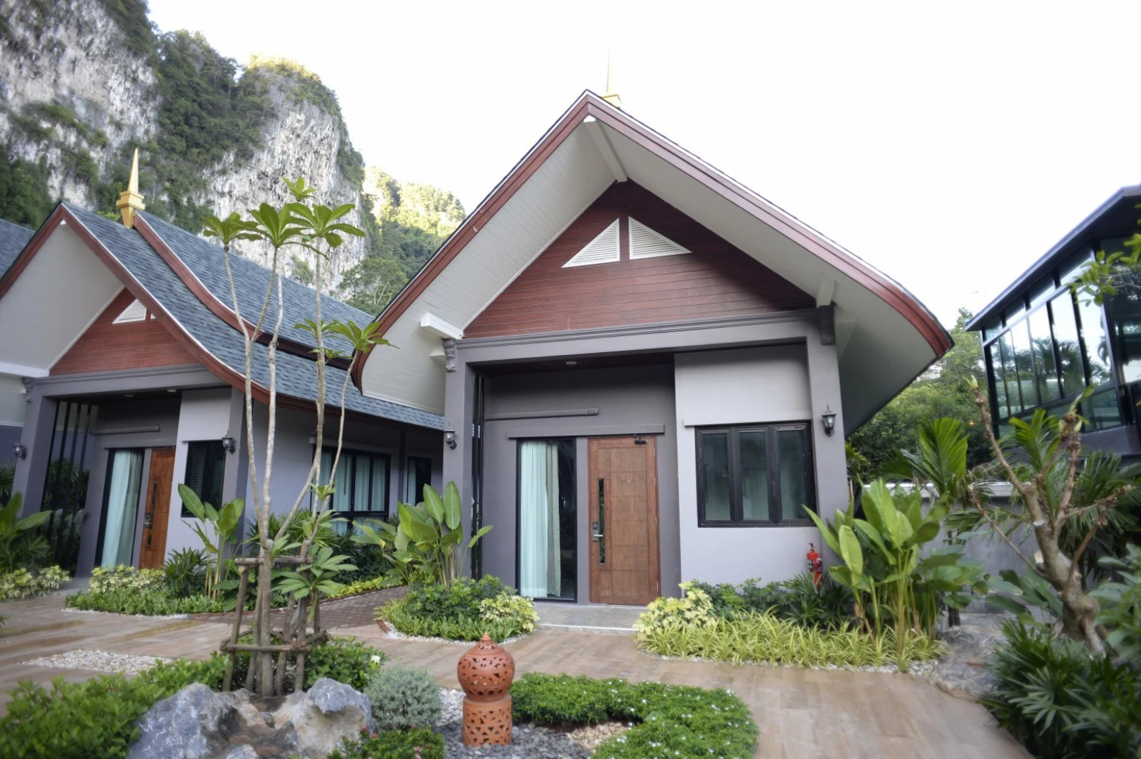 Отель The Scene Cliff View Villas