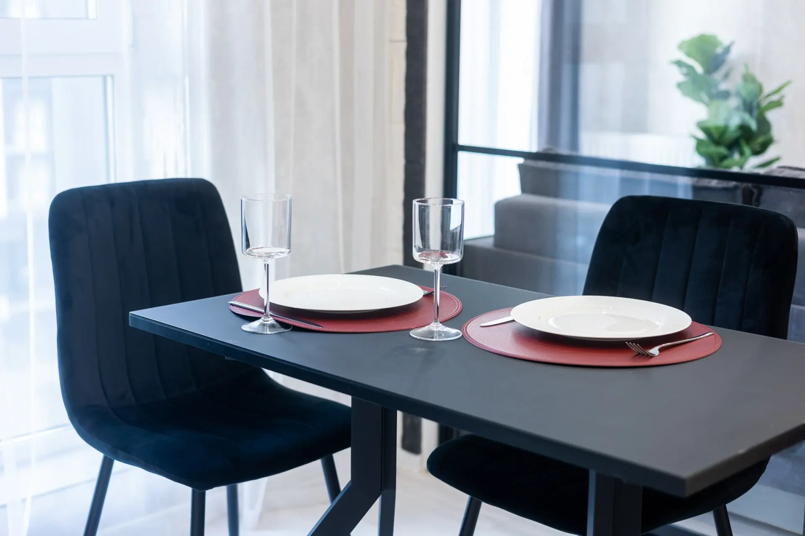 Апартаменты Black & White в Элитном Закрытом ЖК Комфорт Парк