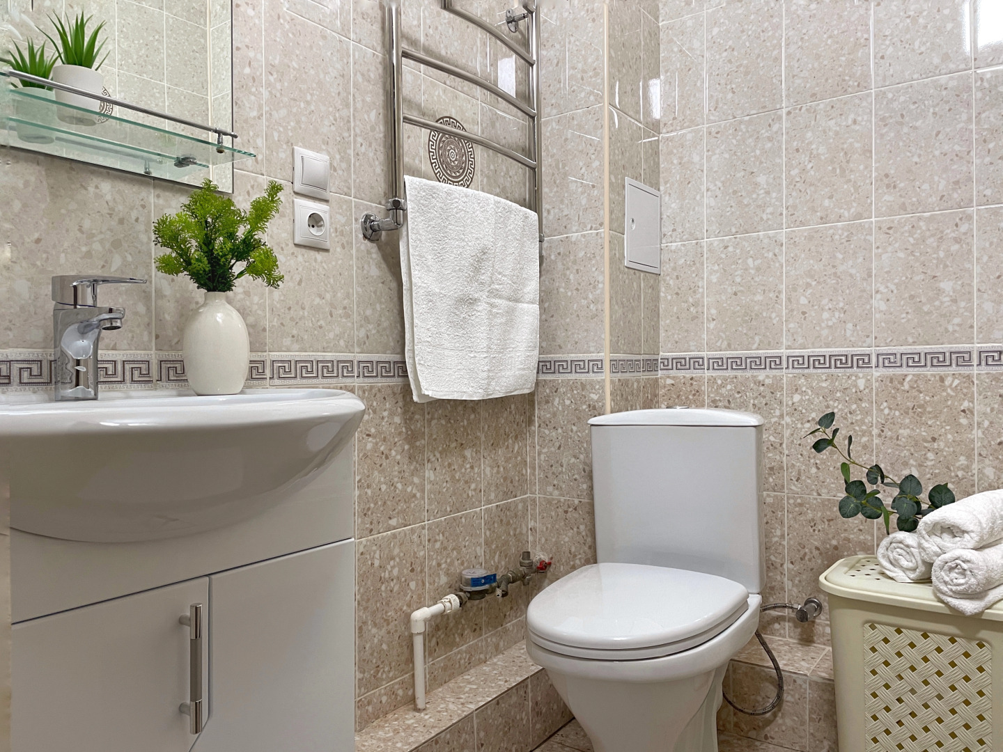 Двухкомнатные Апартаменты Люкс  на 9 человек в курортной зоне Ессентуков