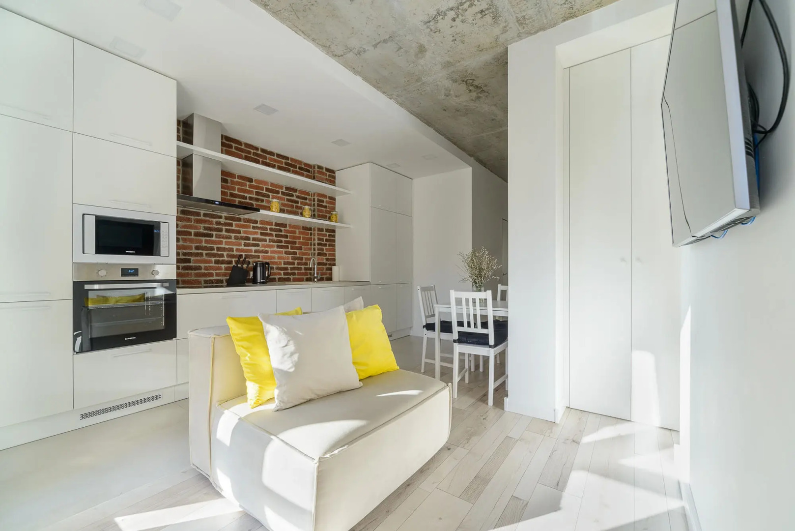 Апартаменты 1-комнатные HomeApart П. Мстиславца, 8