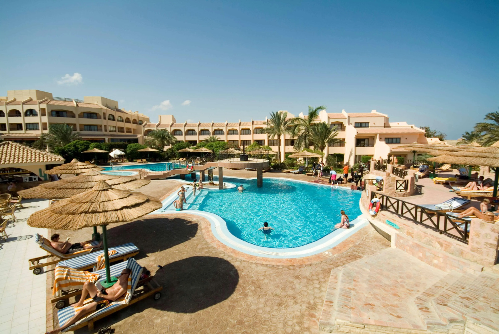 Курортный отель Flamenco Beach and Resort