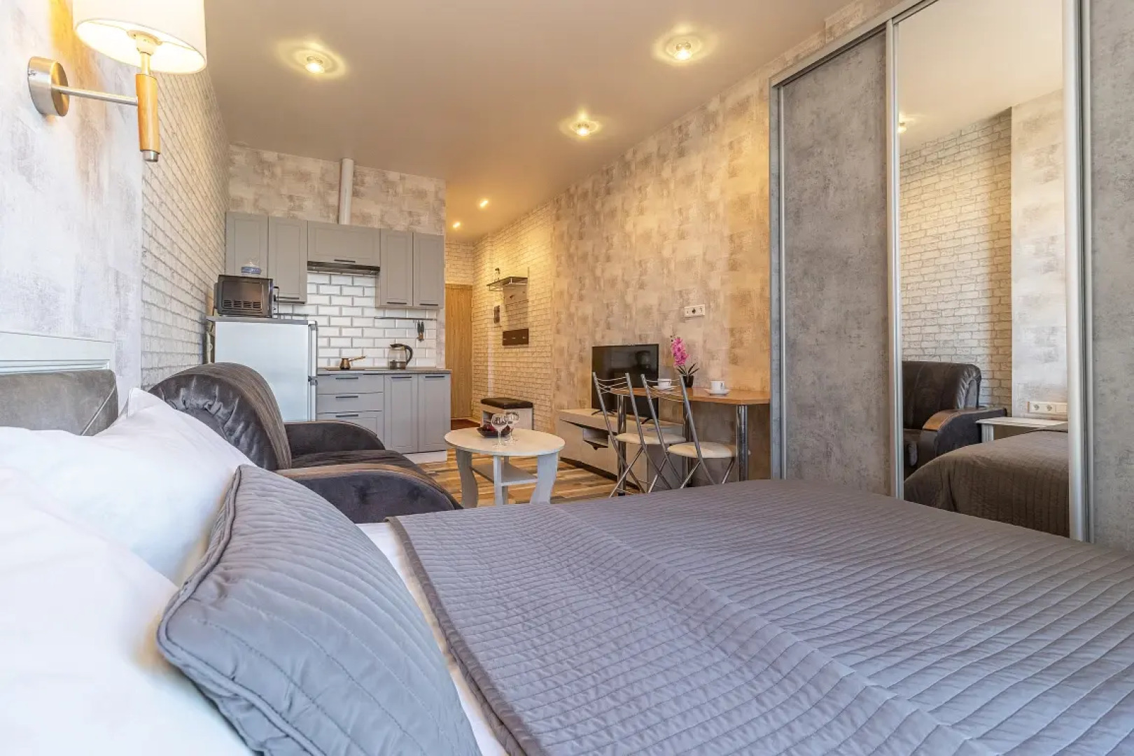 Апартаменты Stepanenkov на Максима Горького 23А на 7 этаже