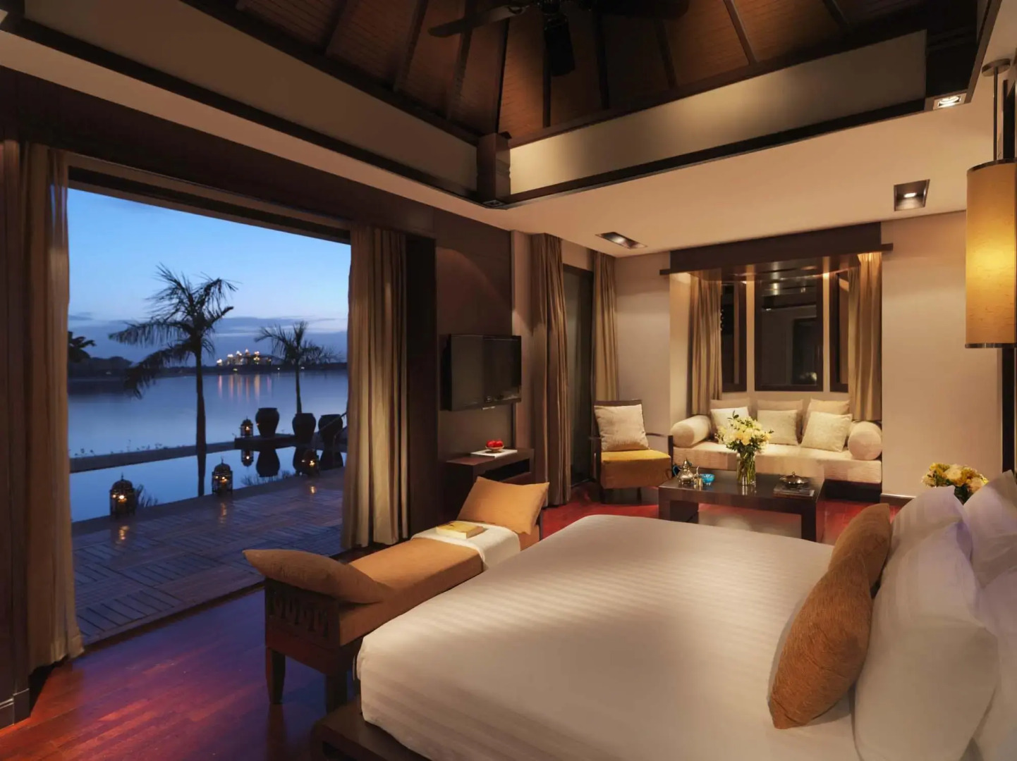 Курортный отель Anantara The Palm Dubai Resort