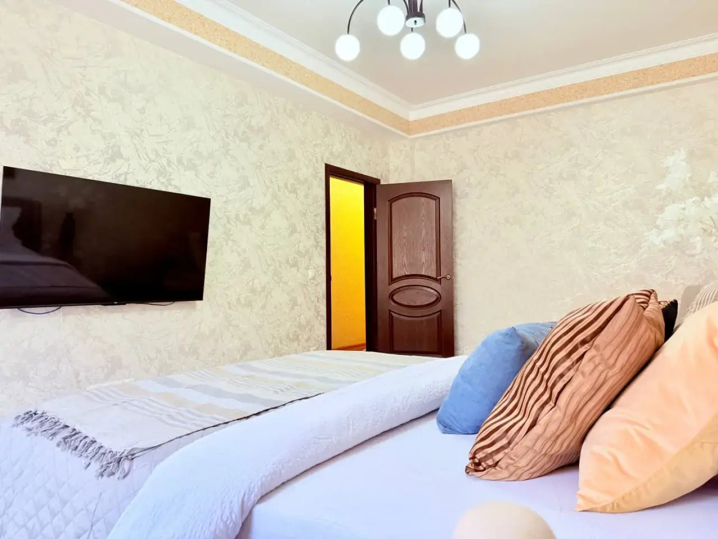 Квартира с Современной Спальней