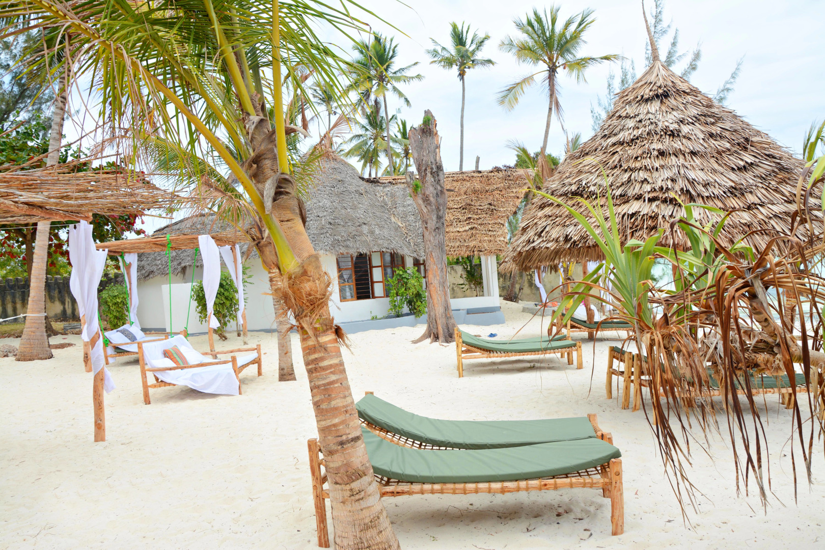 Отель Aya Beach Bungalows