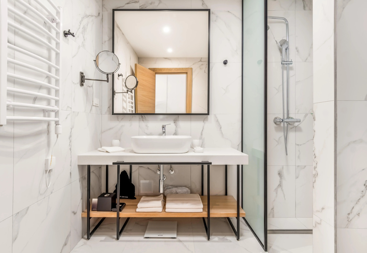 Lazure Hotel and Marina