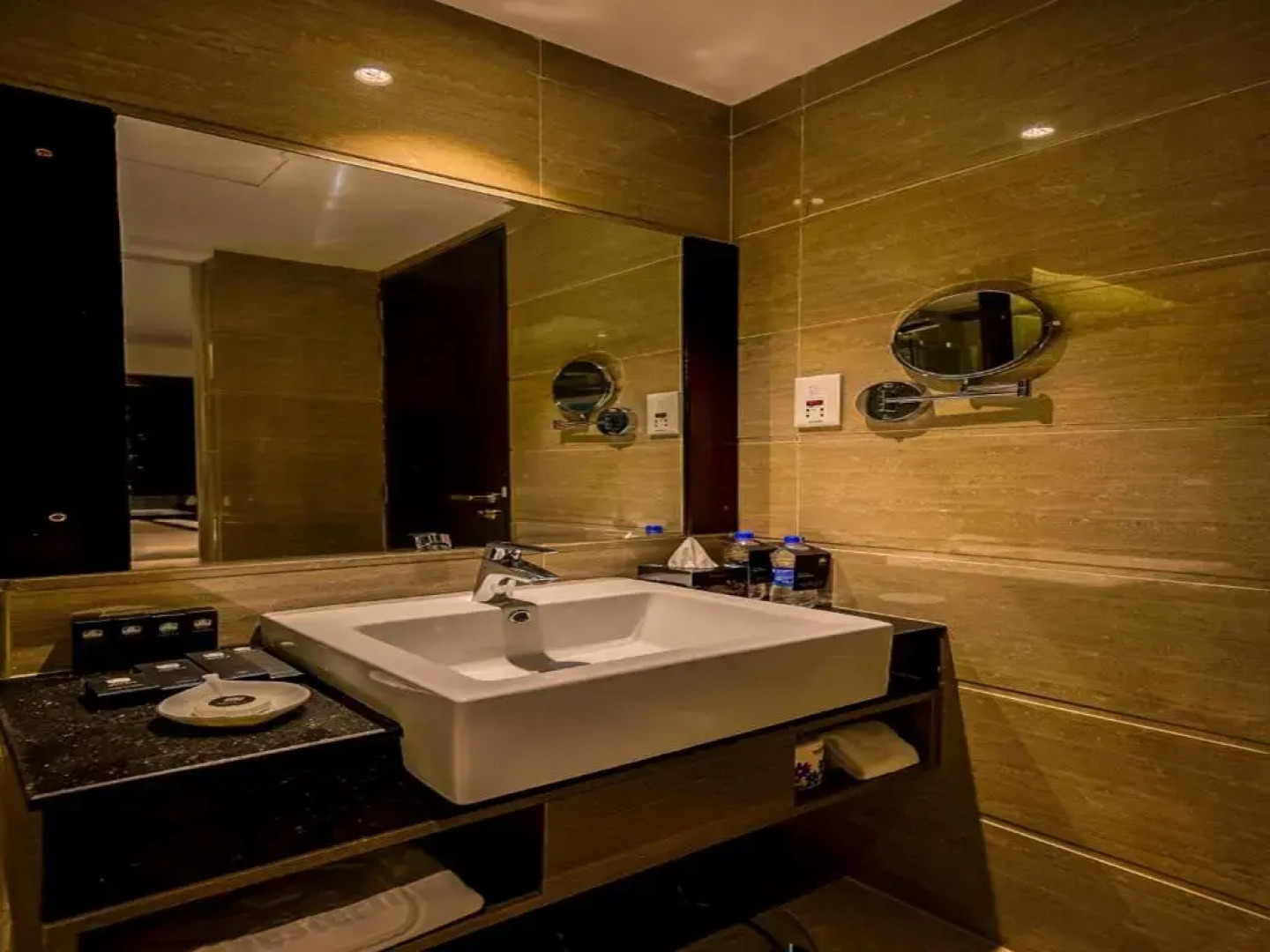 Отель Best Western Plus Maple Leaf